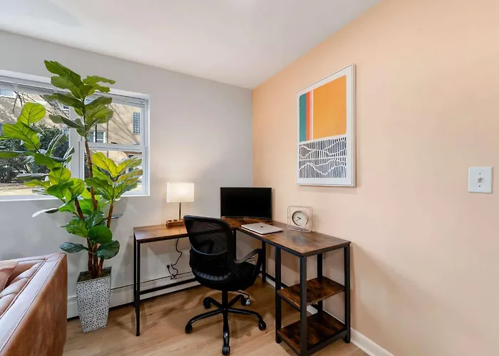 Relaxing 1 Bedroom With Free Parking Workdesk Apartment