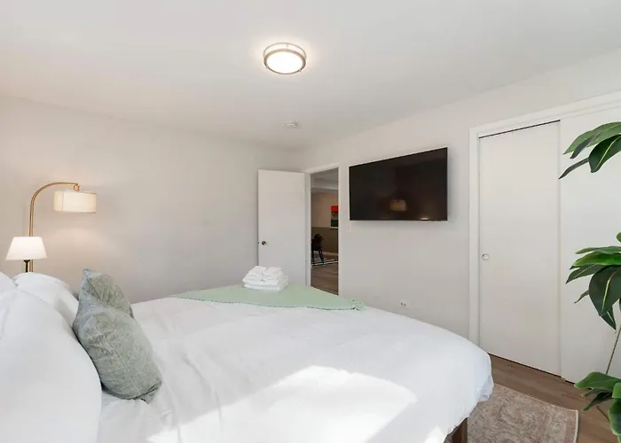 Relaxing 1 Bedroom With Free Parking Workdesk Apartment *